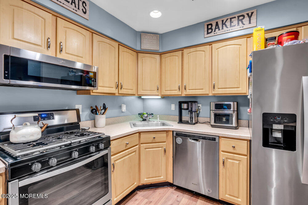 2 Elizabeth Court Howell, NJ 07731 - Photo 15 of 28 015_dsc07791_415