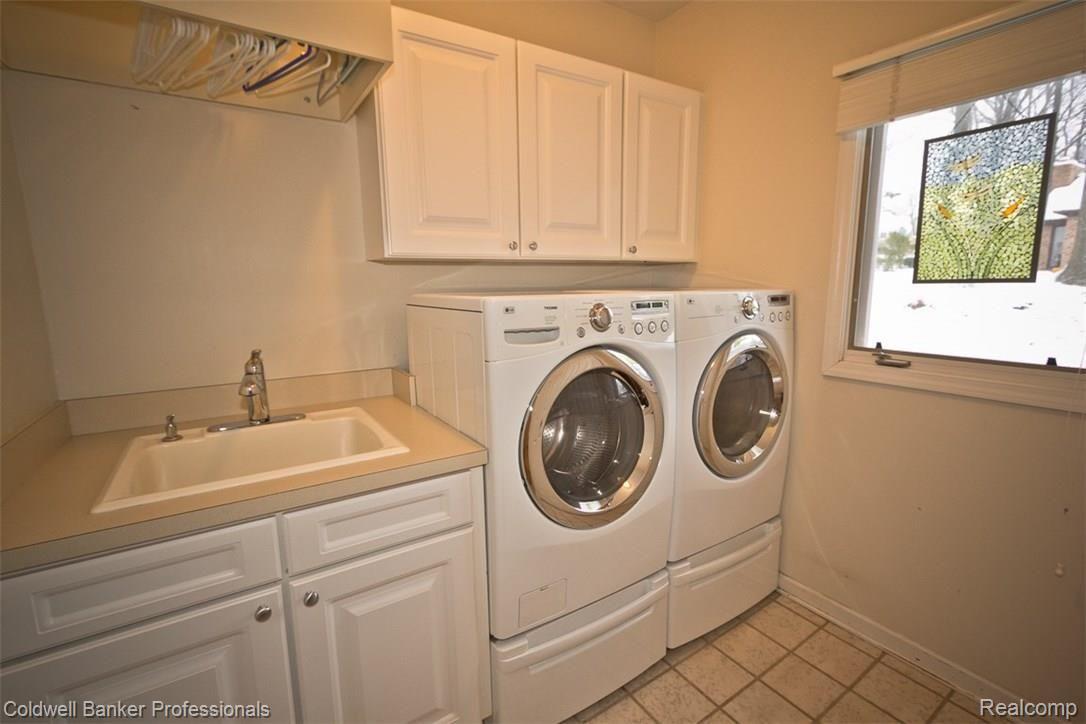 36874 Chesapeake Road Farmington, MI 48335 - Photo 46 of 46 Laundry Room