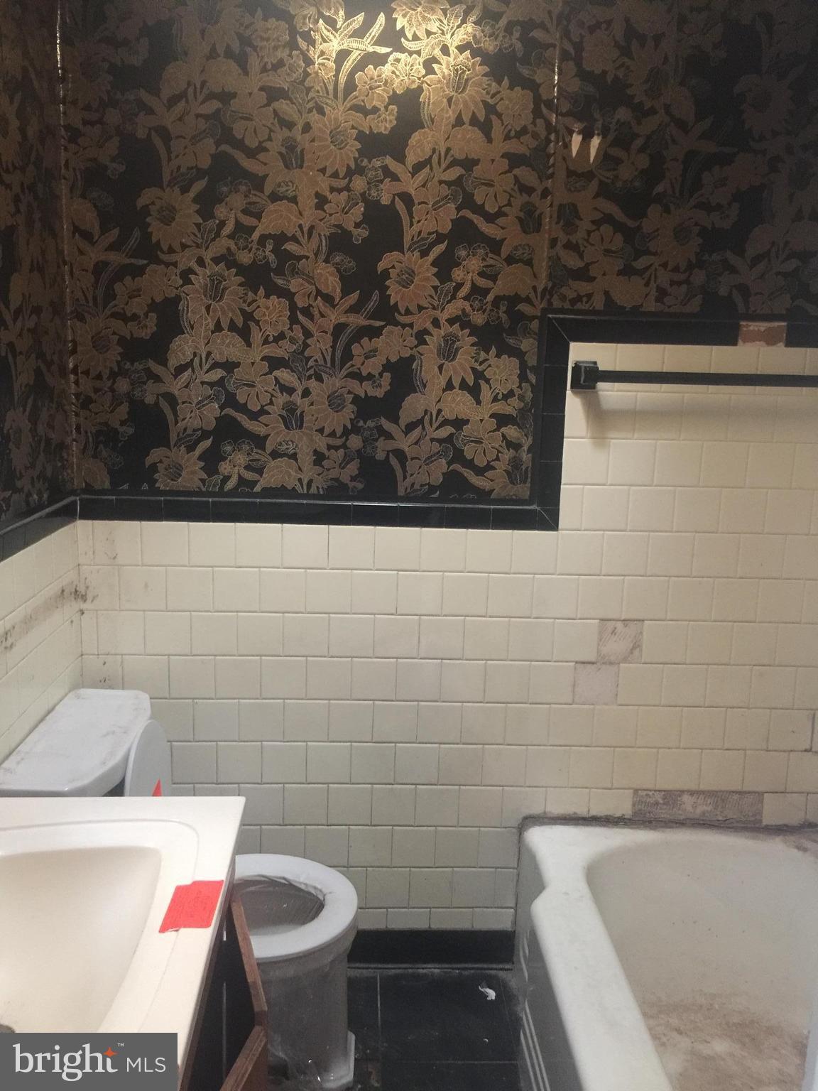 4313 Eldone Road Baltimore, MD 21229 - Photo 8 of 12 a bathroom with a toilet and a bathtub