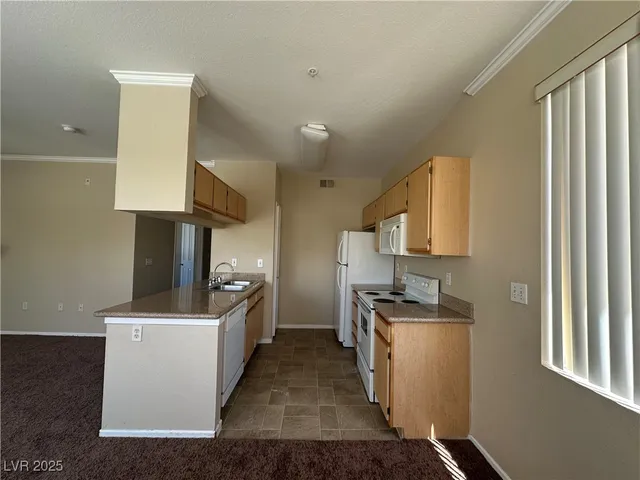 $1,400 | 2900 Sunridge Heights Parkway, Unit 728, Henderson, NV 89052