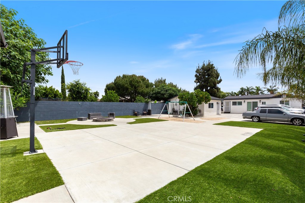 834 South Riverside Avenue Rialto, CA 92376 - Photo 24 of 30 Backyard