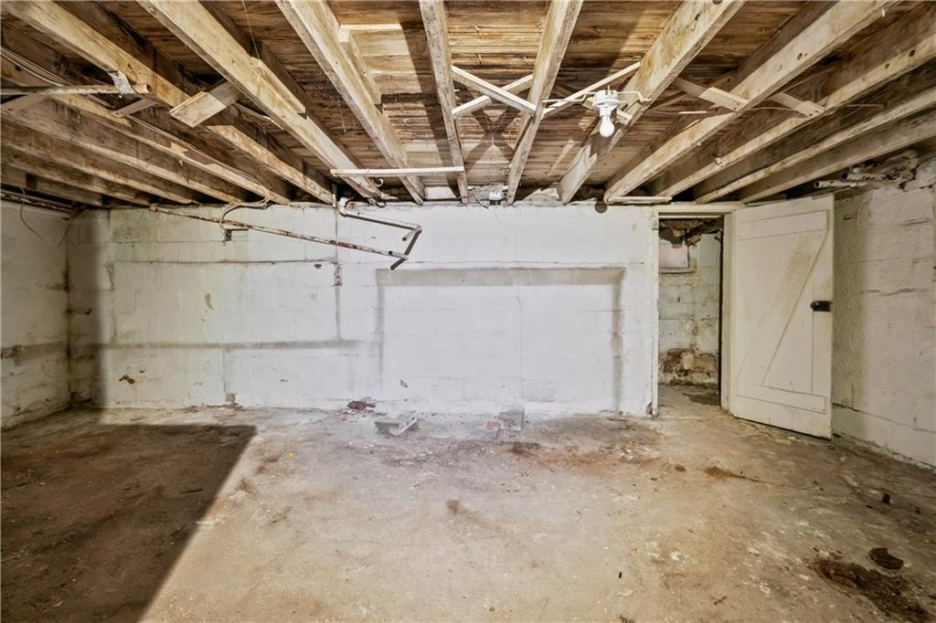 149 Murdock Street Canonsburg, PA 15317 - Photo 21 of 26 a view of a garage