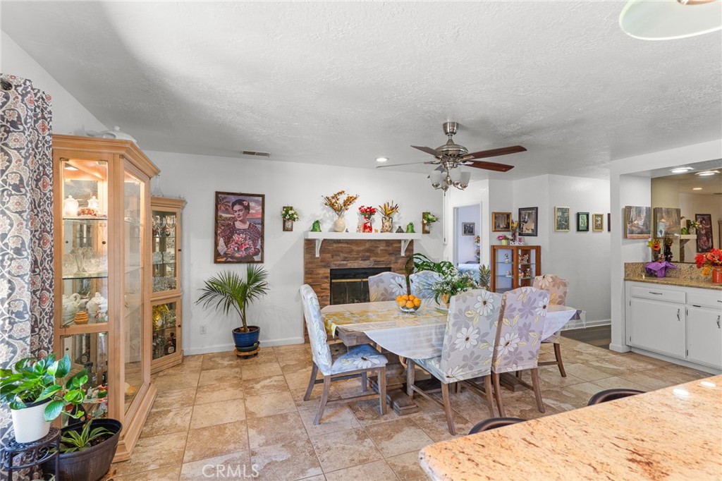 20071 Serrano Road Apple Valley, CA 92307 - Photo 16 of 38 a workspace with furniture and a potted plant
