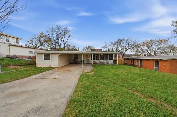 $2,650 | 5301 Slate Street, Fort Worth, TX 76114