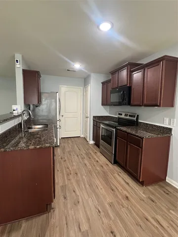 $2,000 | 5502 Rainbow Rd., Baytown, TX 77523