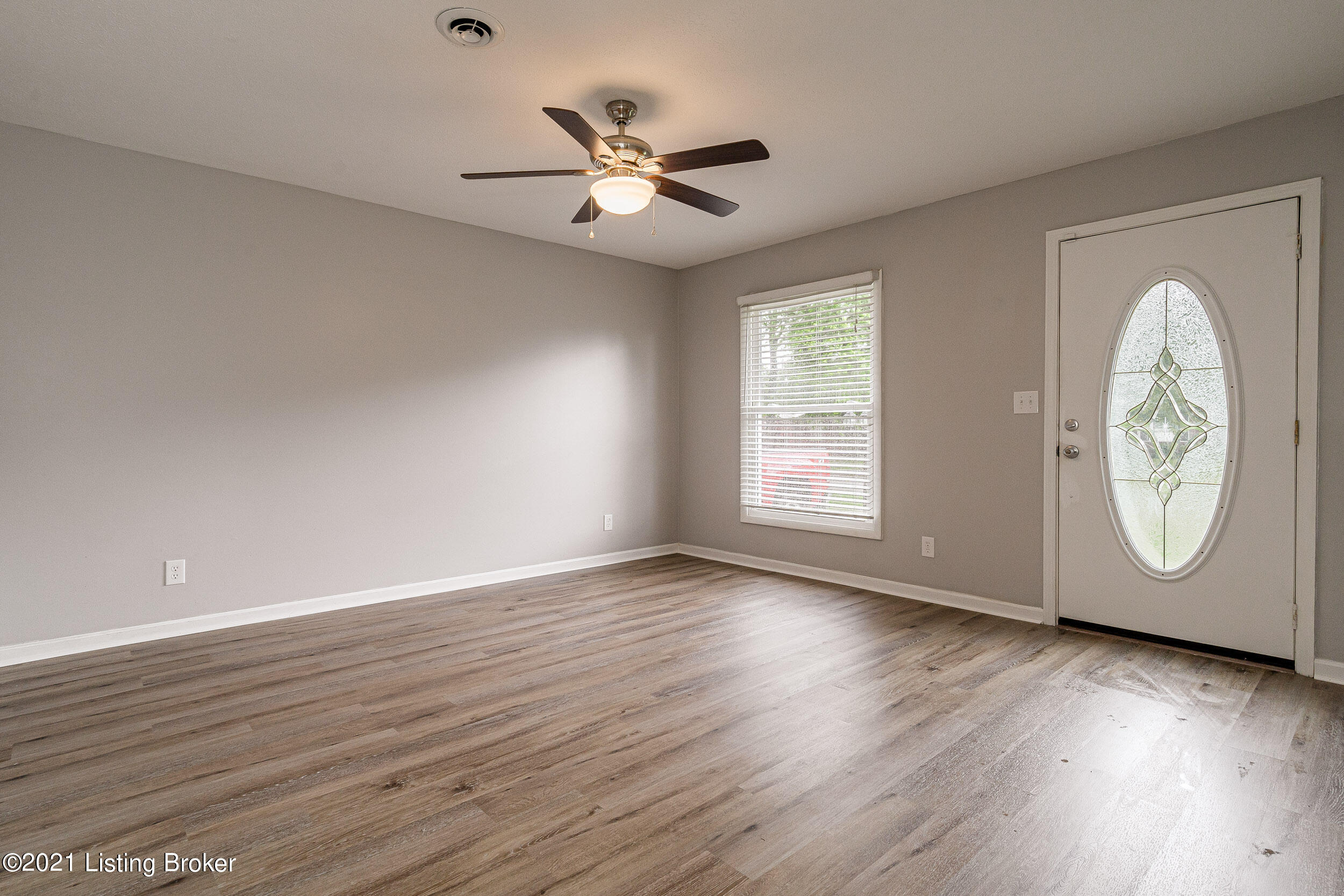 6807 Barbrook Road Louisville, KY 40258 - Photo 6 of 44 6807 Barbrook Rd-25