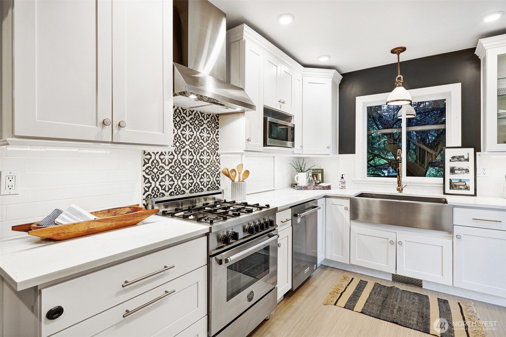 4634 Southwest Frontenac Street Seattle, WA 98136 - Photo 11 of 39