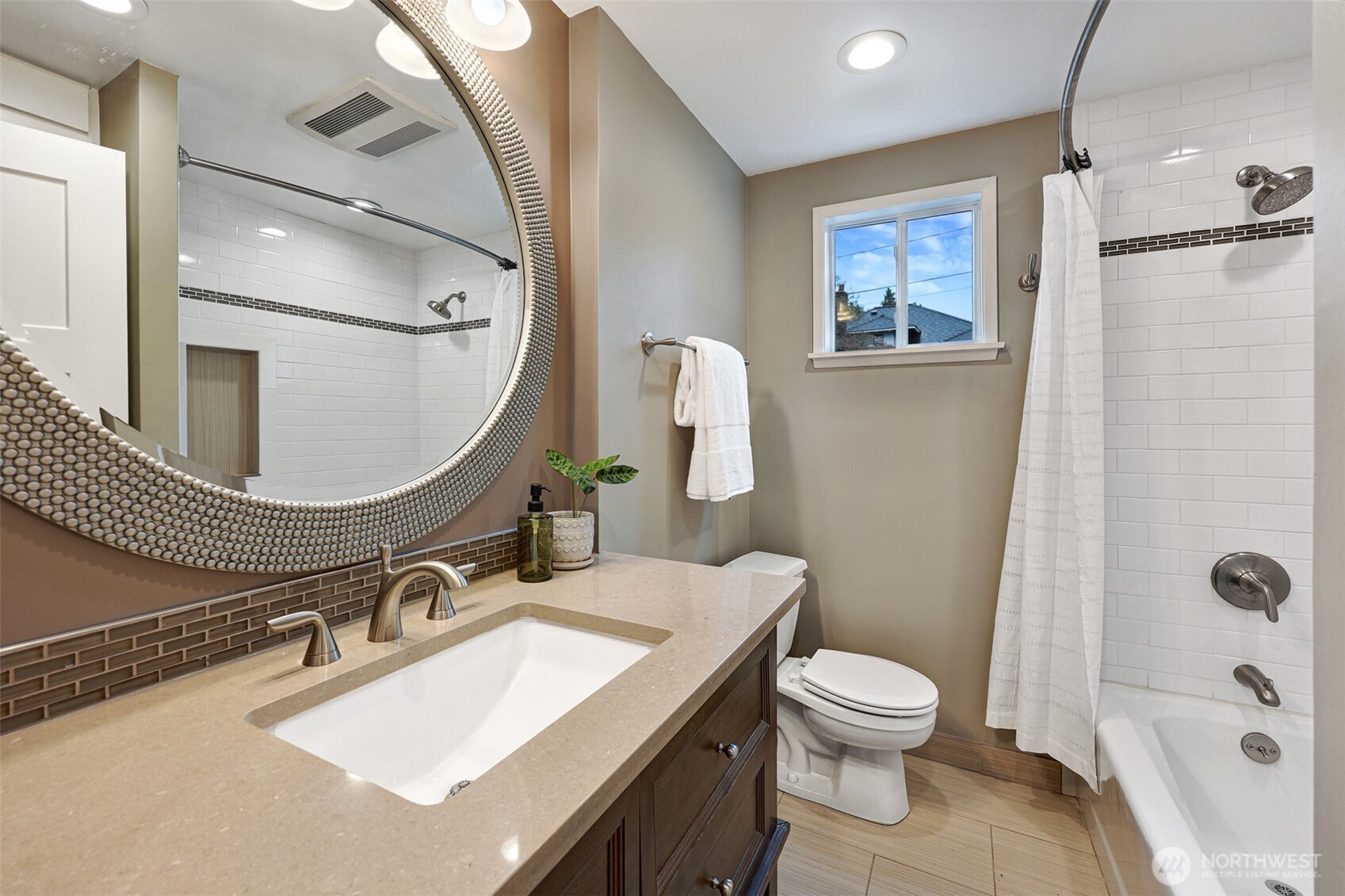 4634 Southwest Frontenac Street Seattle, WA 98136 - Photo 14 of 39