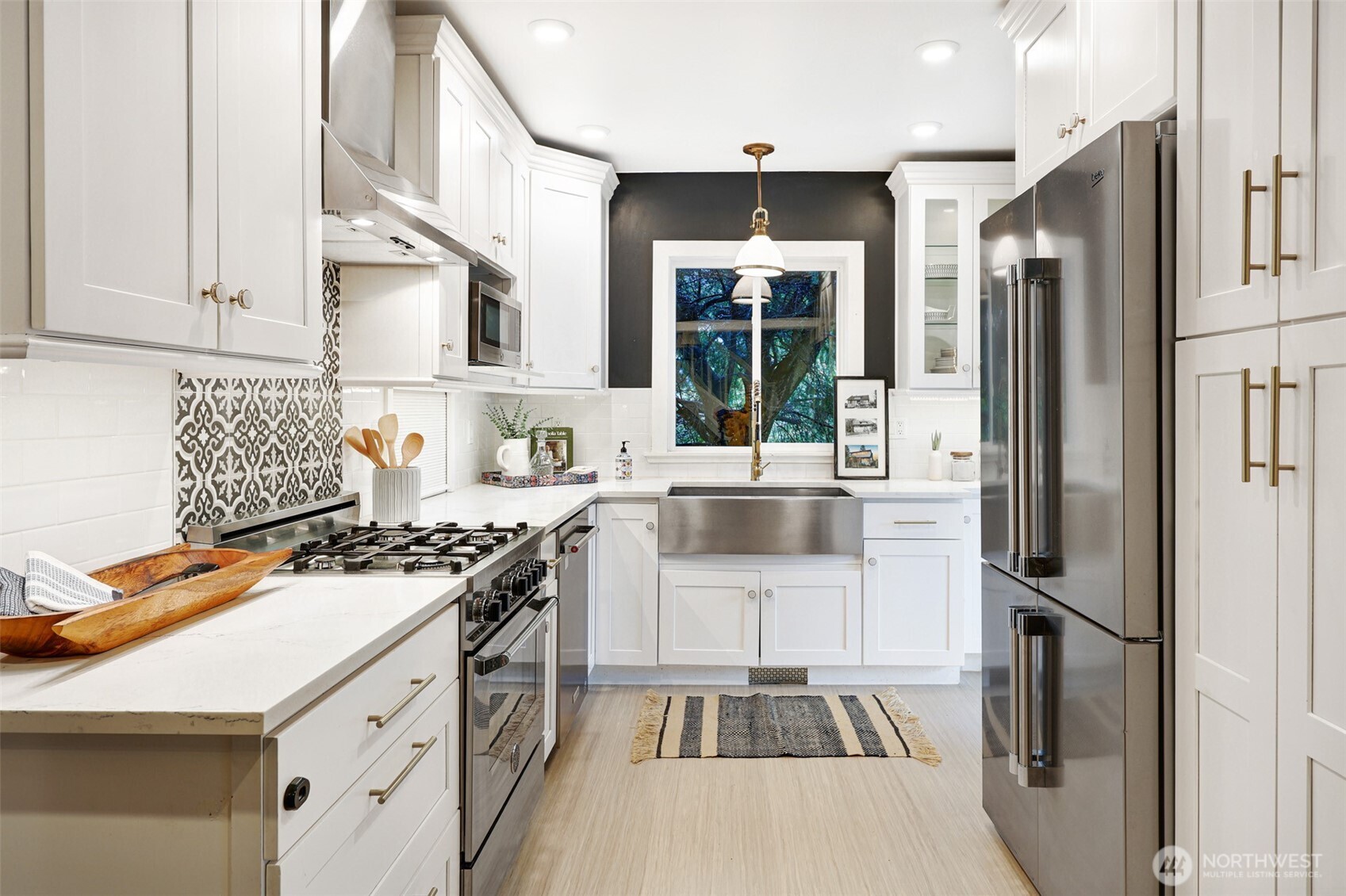 4634 Southwest Frontenac Street Seattle, WA 98136 - Photo 10 of 39