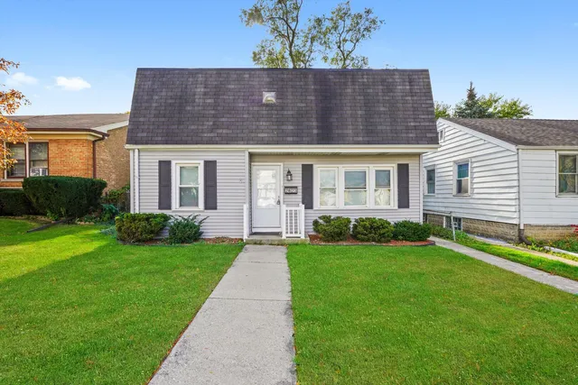 $2,350 | 2623 96th Place, Evergreen Park, IL 60805