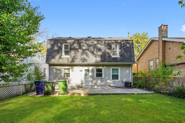 $2,350 | 2623 96th Place, Evergreen Park, IL 60805