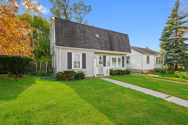 $2,350 | 2623 96th Place, Evergreen Park, IL 60805