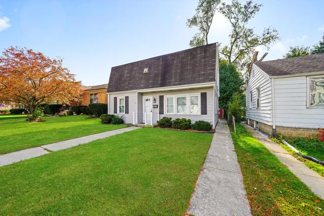 $2,350 | 2623 96th Place, Evergreen Park, IL 60805