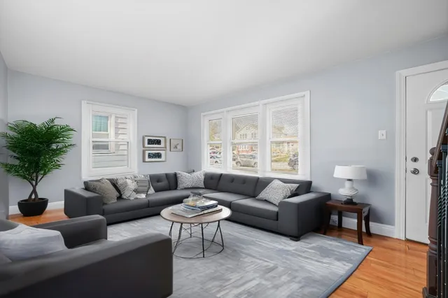 $2,350 | 2623 96th Place, Evergreen Park, IL 60805