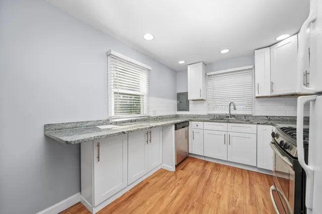 $2,350 | 2623 96th Place, Evergreen Park, IL 60805