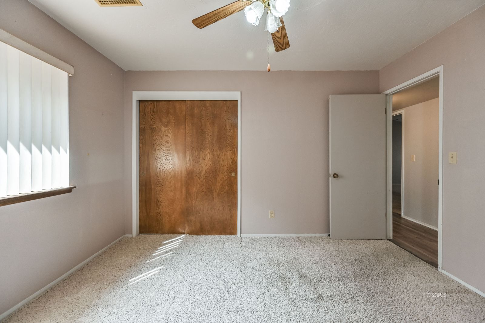 131 Chambers Street Ridgecrest, CA 93555 - Photo 21 of 28 an empty room with a window