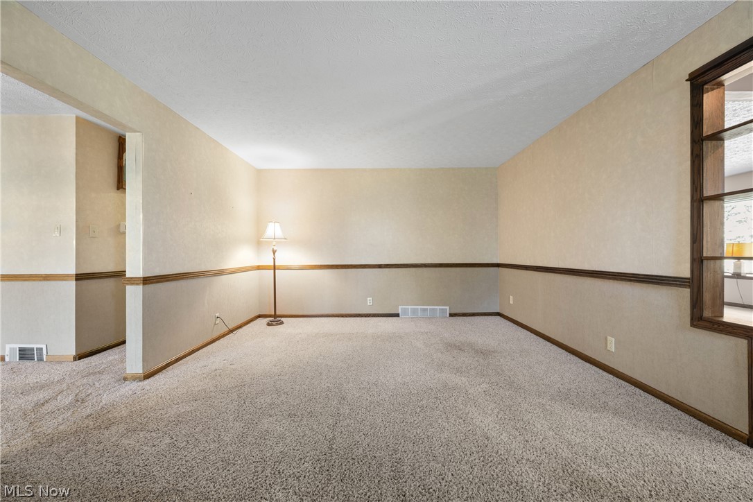 568 West Nimisila Road Akron, OH 44319 - Photo 8 of 37