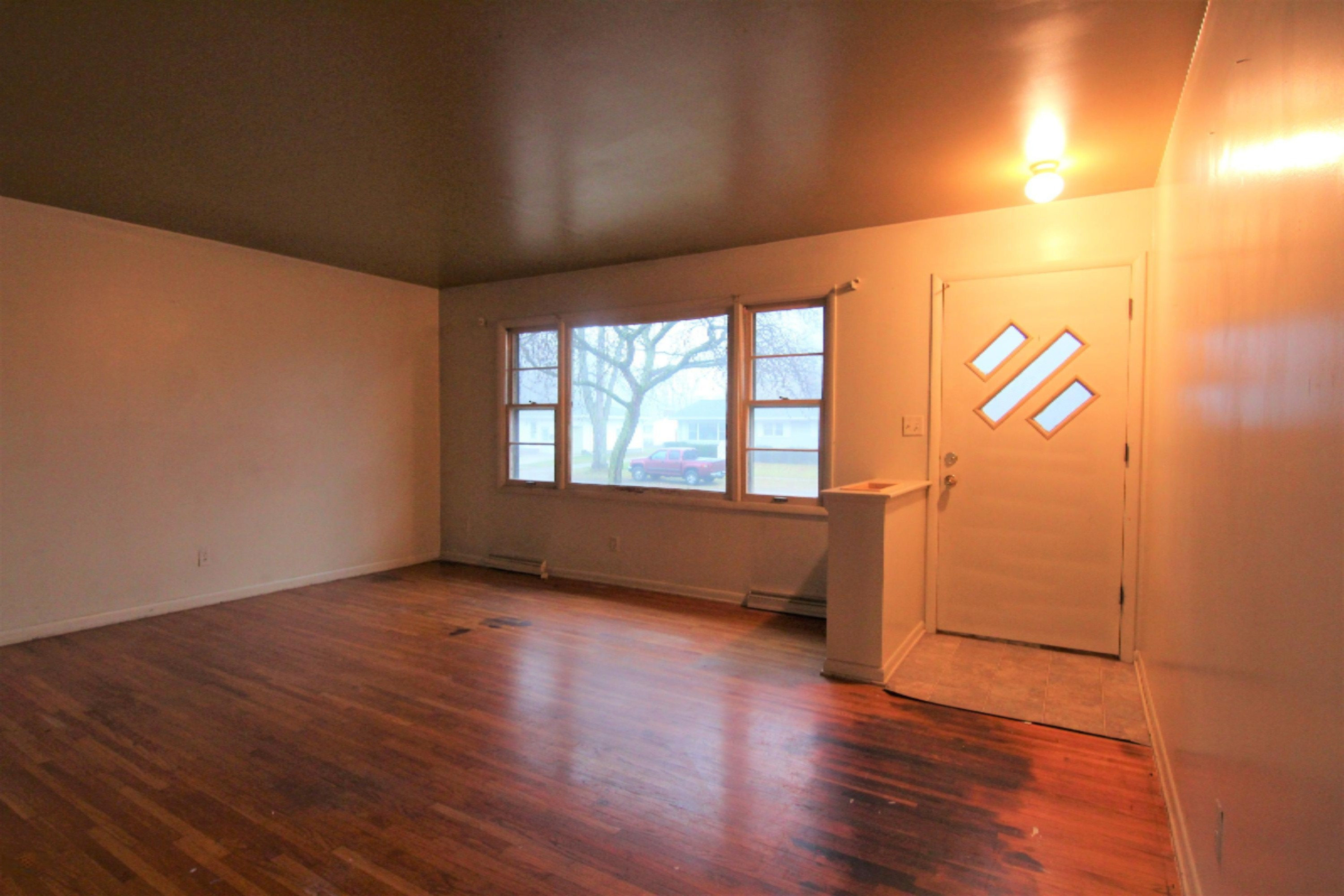 1021 Woodside Road Muskegon, MI 49441 - Photo 8 of 22 IMG_4166