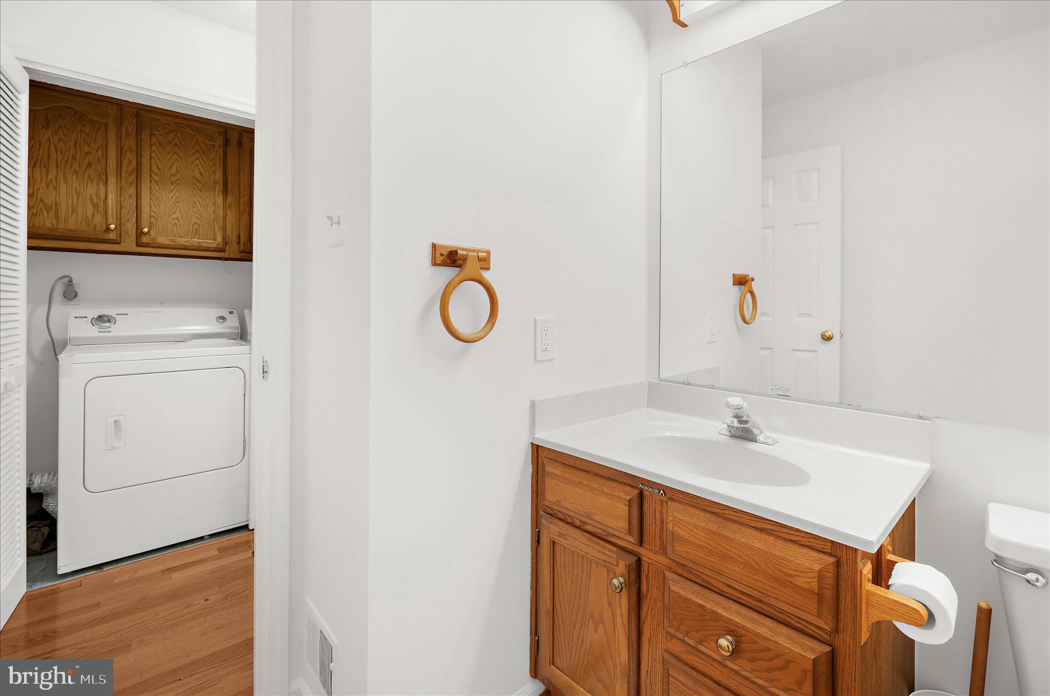 1678 Wickham Way Crofton, MD 21114 - Photo 22 of 62 Main Level Powder Room