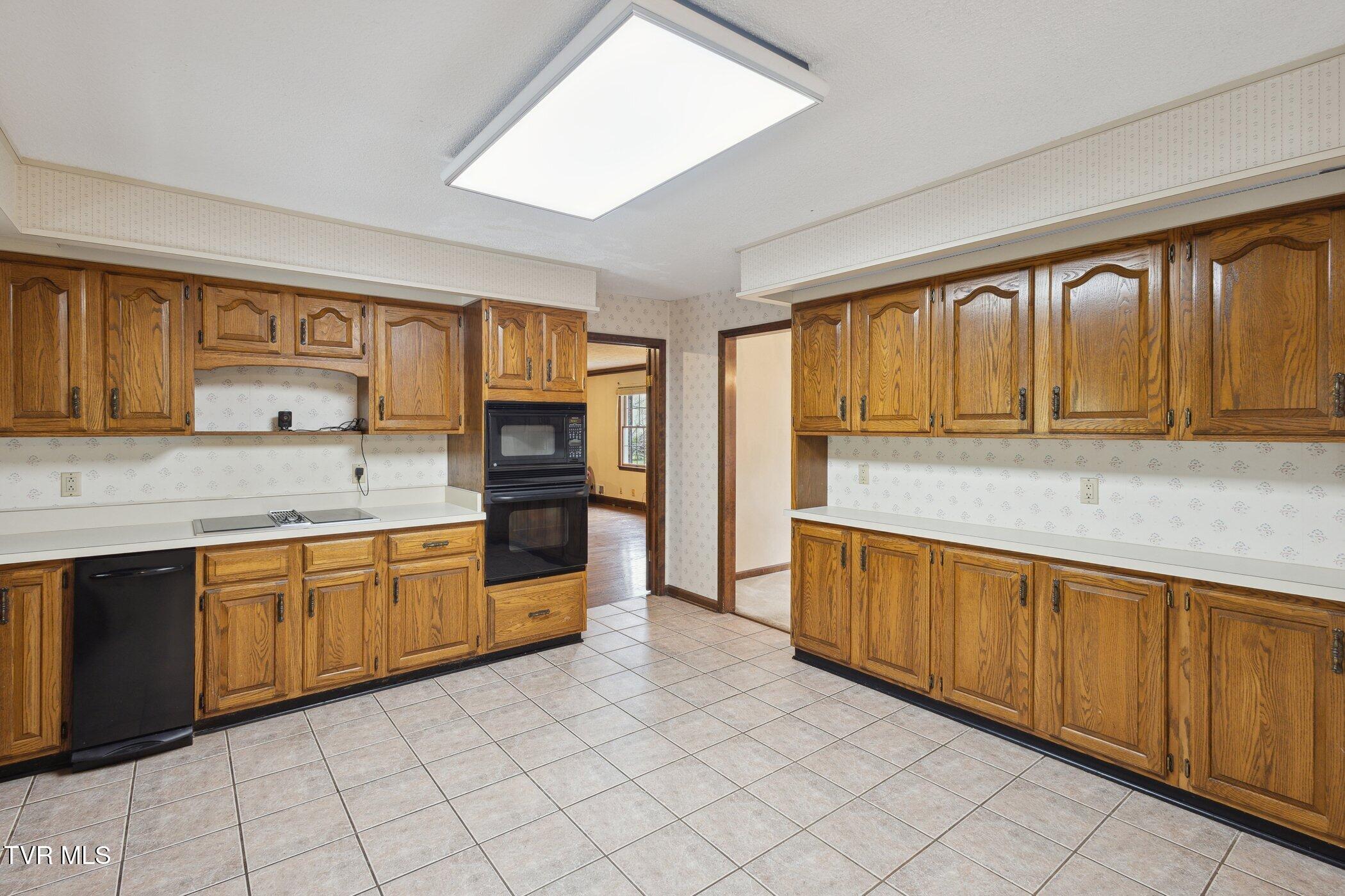 5268 Riverside Drive Raven, VA 24639 - Photo 17 of 48 5268-Riverside-Dr-Raven-VA-24639-WindowS