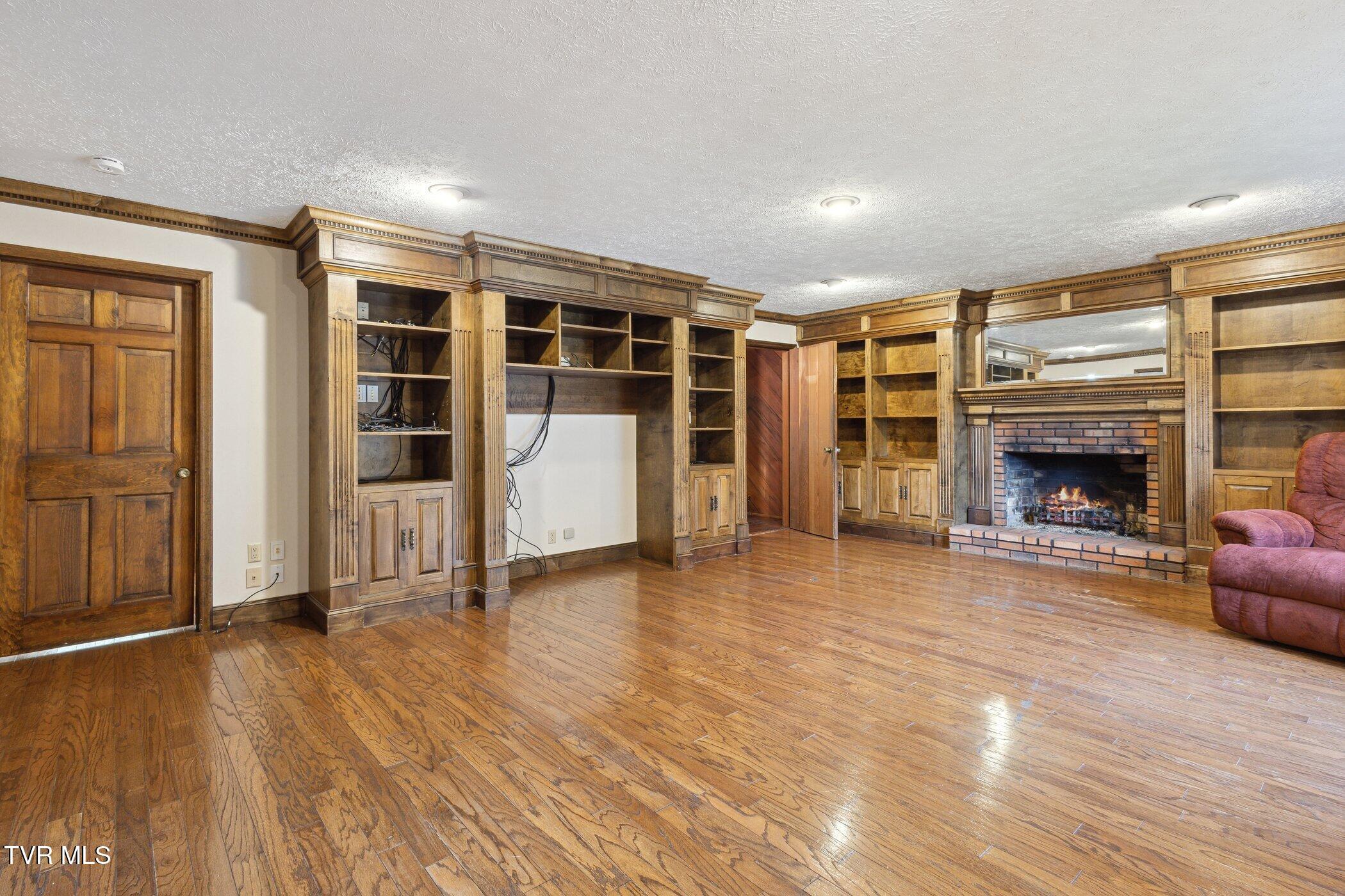 5268 Riverside Drive Raven, VA 24639 - Photo 19 of 48 5268-Riverside-Dr-Raven-VA-24639-WindowS