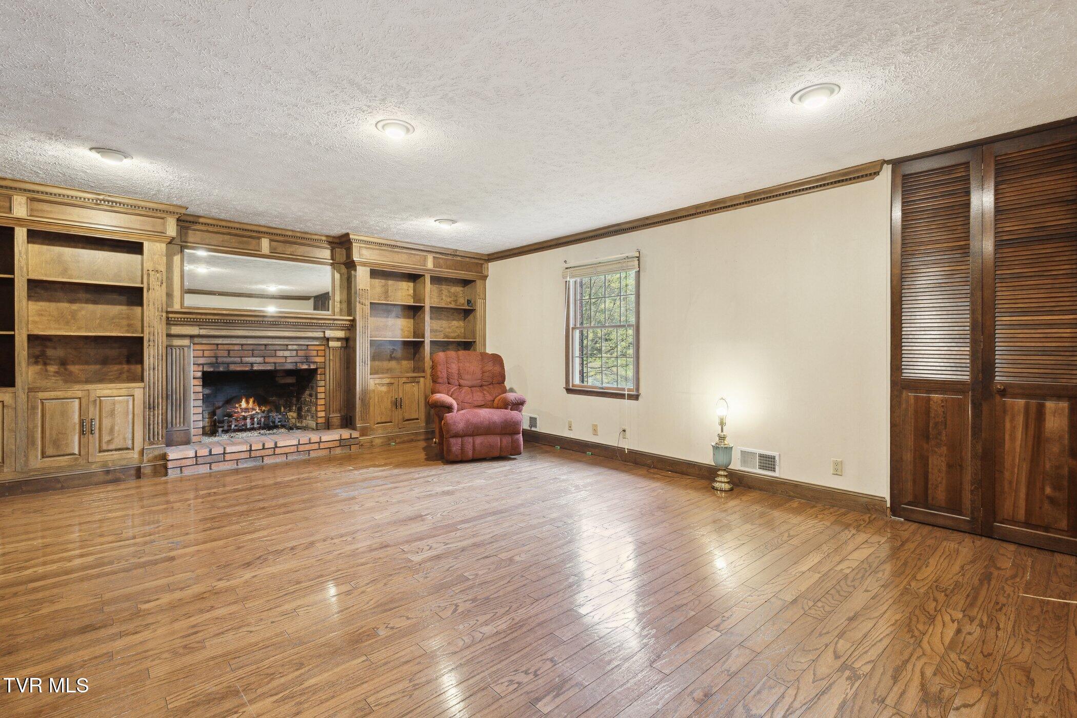 5268 Riverside Drive Raven, VA 24639 - Photo 20 of 48 5268-Riverside-Dr-Raven-VA-24639-WindowS