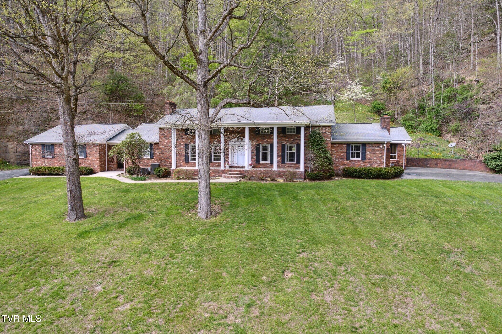 5268 Riverside Drive Raven, VA 24639 - Photo 2 of 48 5268-Riverside-Dr-Raven-VA-24639-WindowS