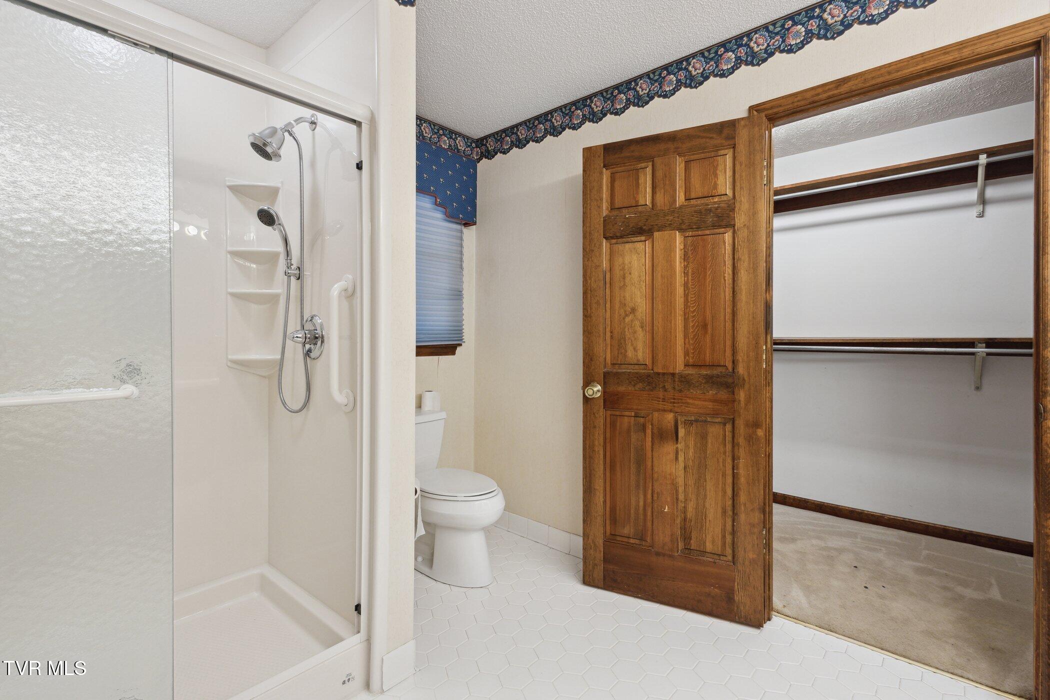 5268 Riverside Drive Raven, VA 24639 - Photo 30 of 48 5268-Riverside-Dr-Raven-VA-24639-WindowS