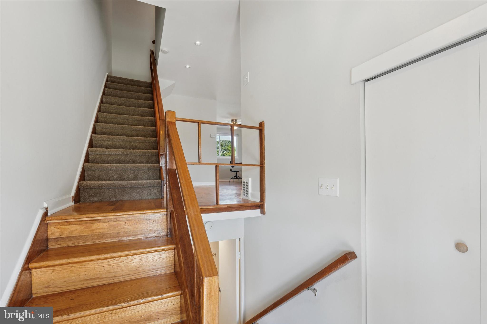 12218 Aster Road Philadelphia, PA 19154 - Photo 7 of 25 a view of entryway