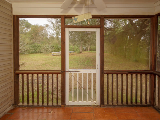 1054 Fort Johnson Road Charleston, SC 29412 - Photo 20 of 24 Screened Porch