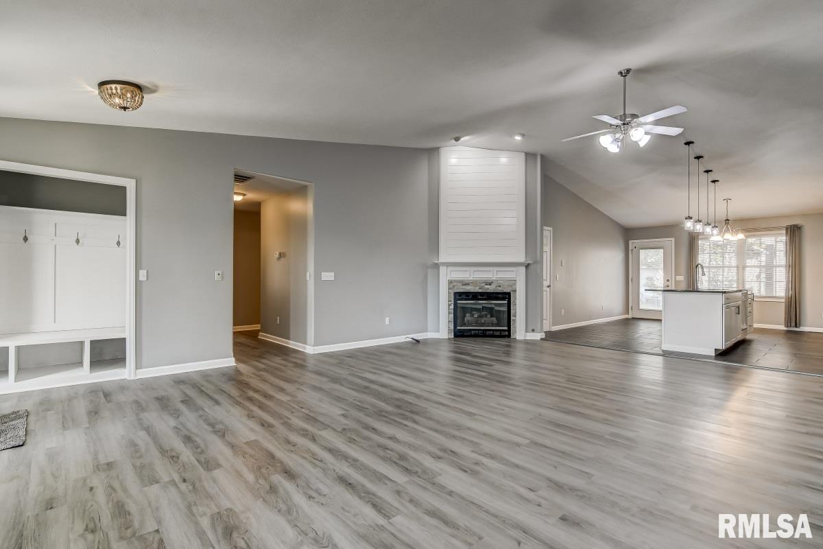 7100 Preston Drive Springfield, IL 62711 - Photo 4 of 33