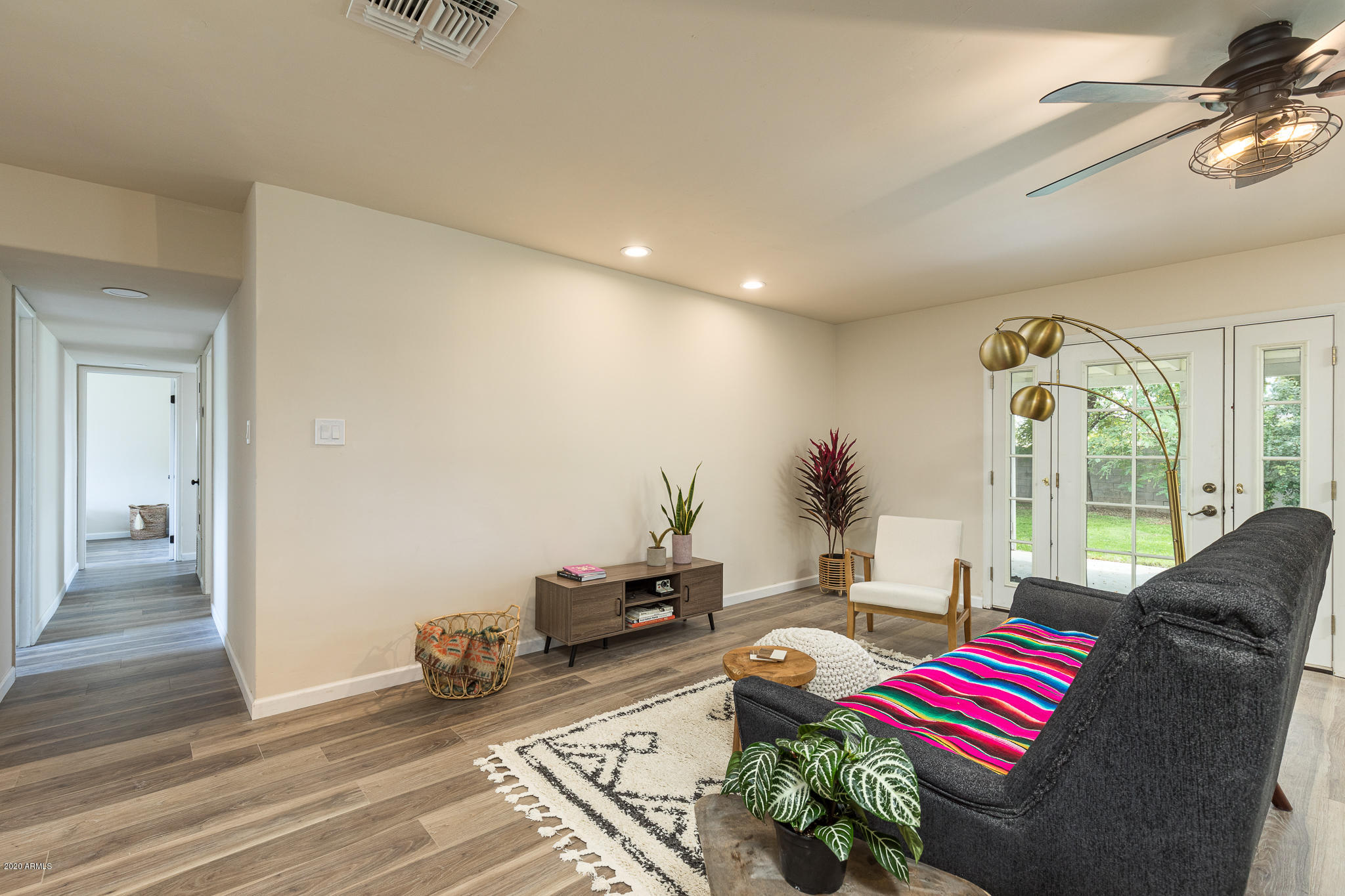 901 East Rovey Avenue Phoenix, AZ 85014 - Photo 12 of 28 Smooth-coated walls + recessed lighting