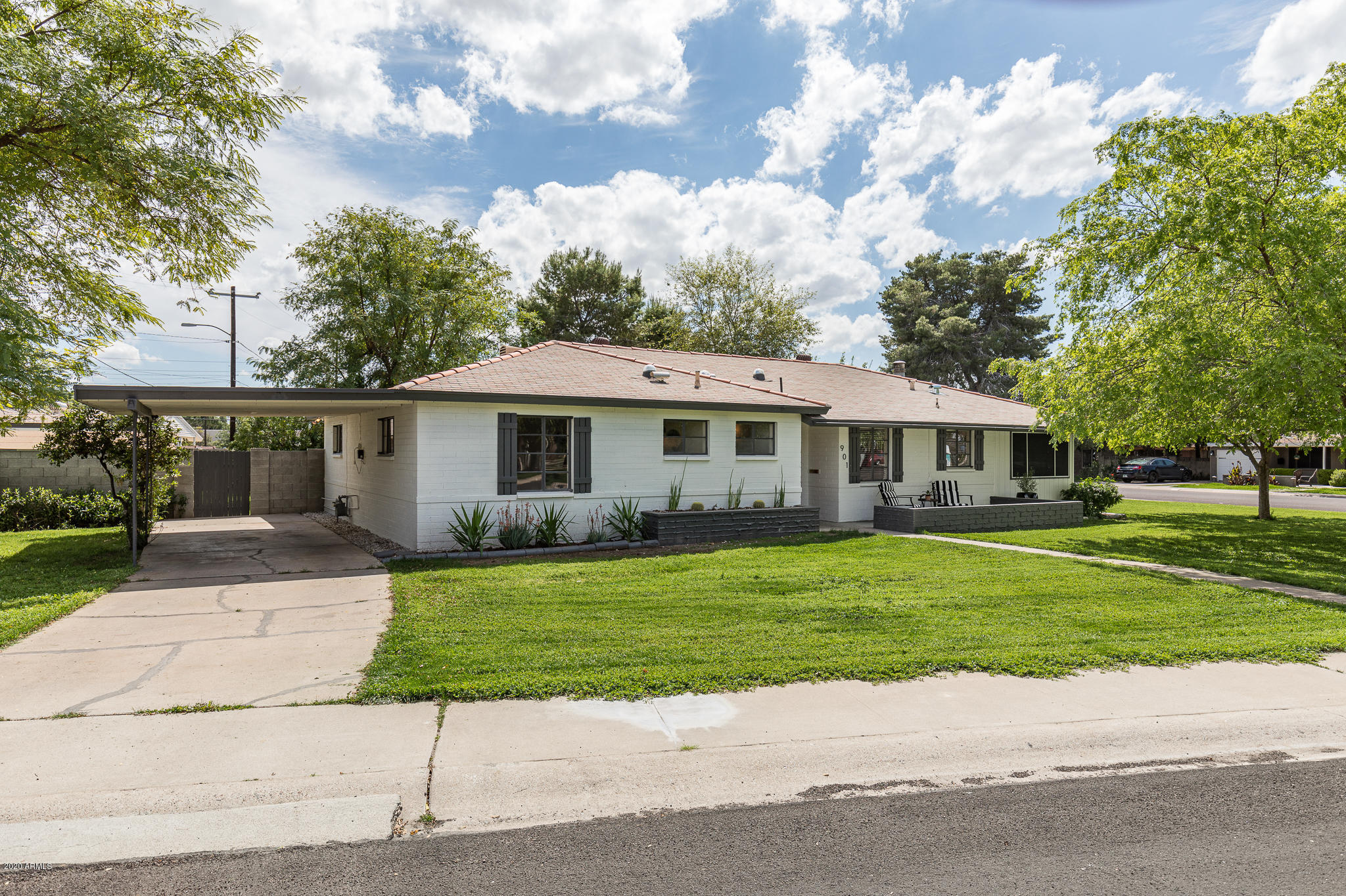 901 East Rovey Avenue Phoenix, AZ 85014 - Photo 3 of 28 Remodeled sprawling ranch home