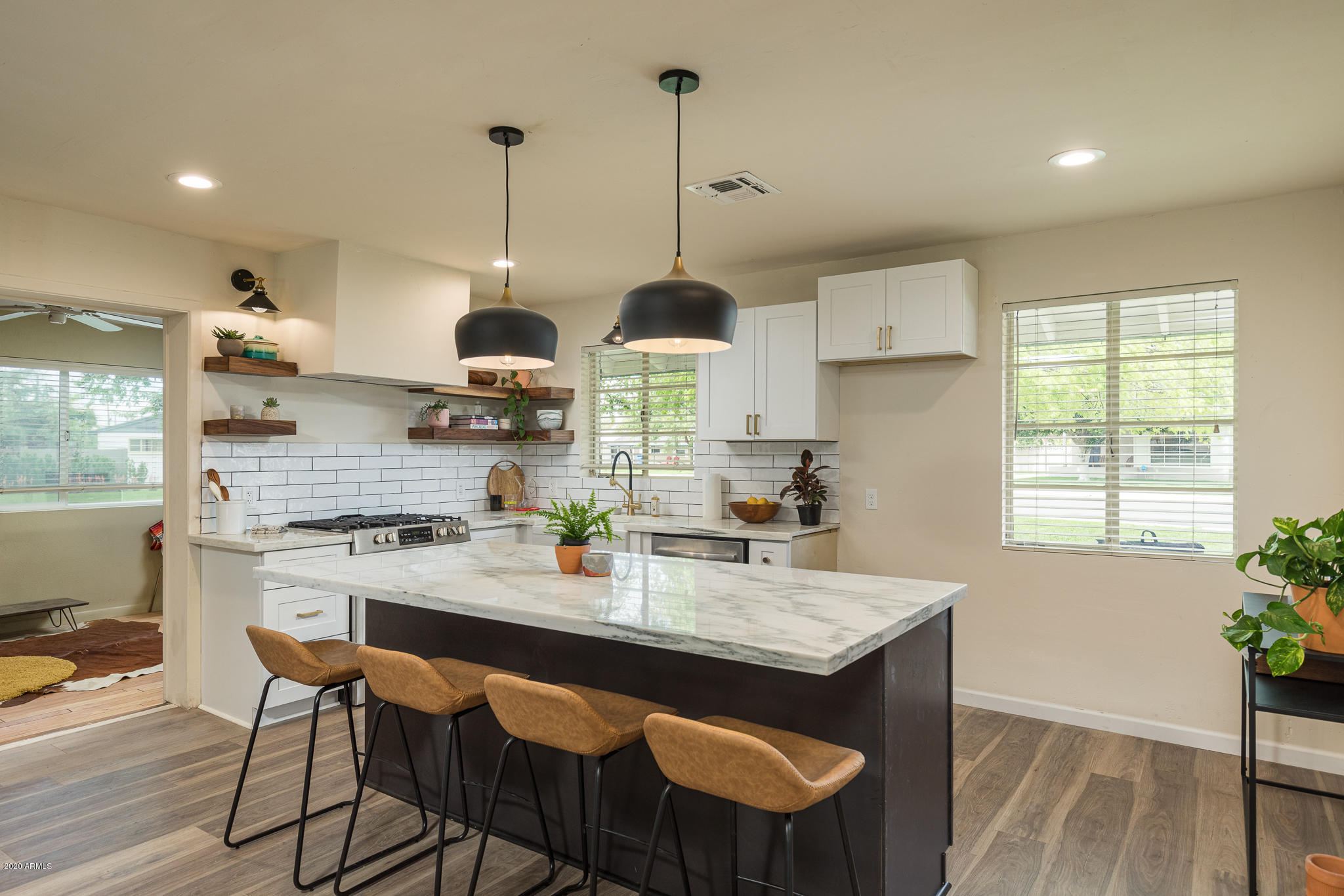 901 East Rovey Avenue Phoenix, AZ 85014 - Photo 5 of 28 Kitchen with island seating