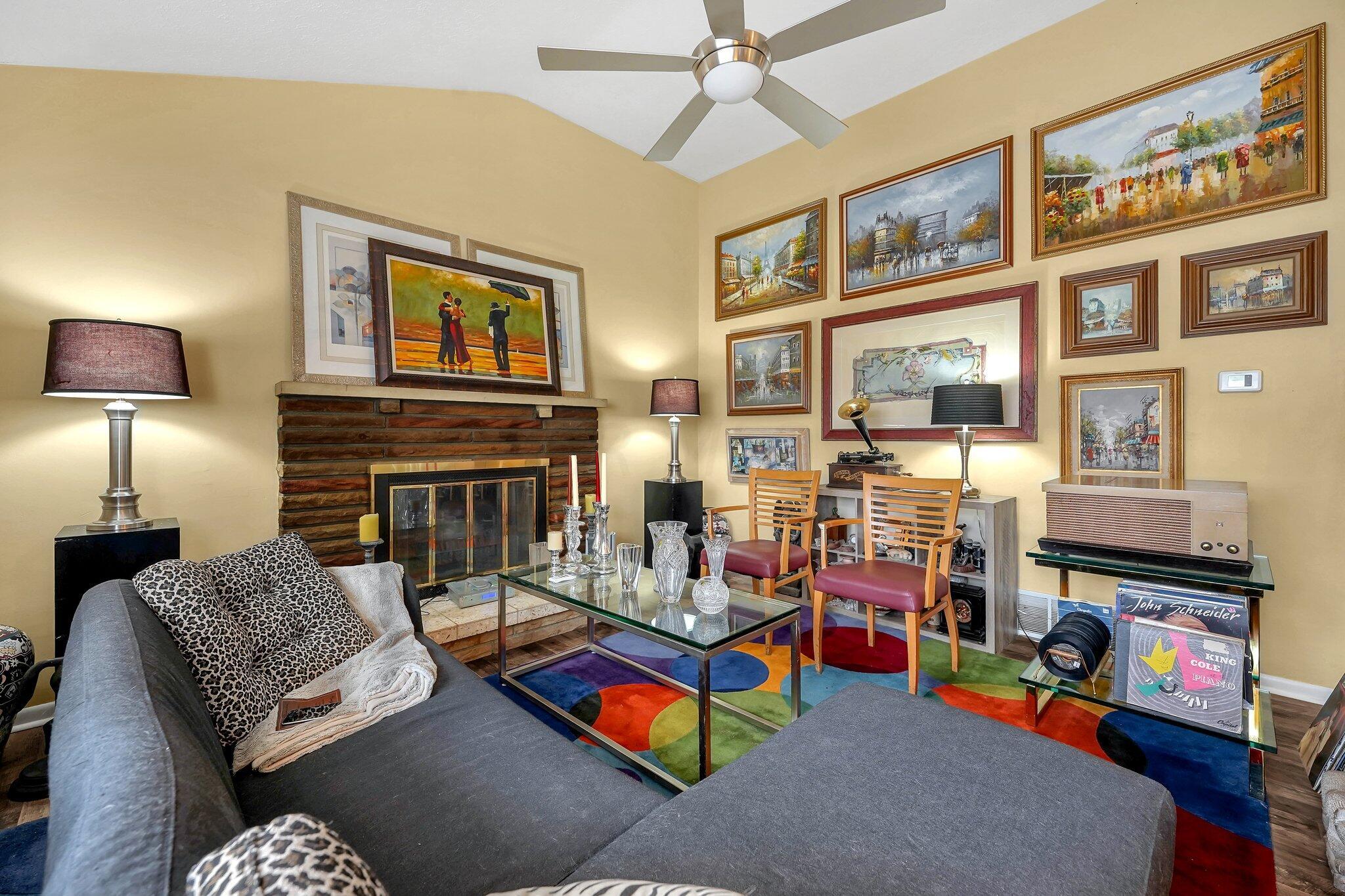 Spacious living room w/fireplace
