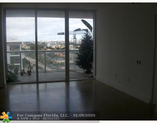 450 Alton Road, Unit 1104 Miami Beach, FL 33139 - Photo 3 of 8 Living Room