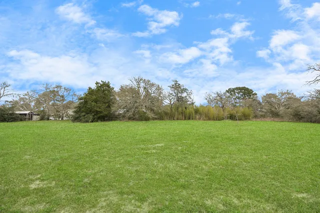$560,000 | 427 Sikes Road, Bellville, TX 77418