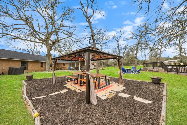 $560,000 | 427 Sikes Road, Bellville, TX 77418