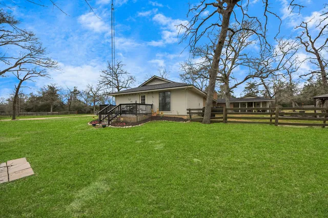 $560,000 | 427 Sikes Road, Bellville, TX 77418