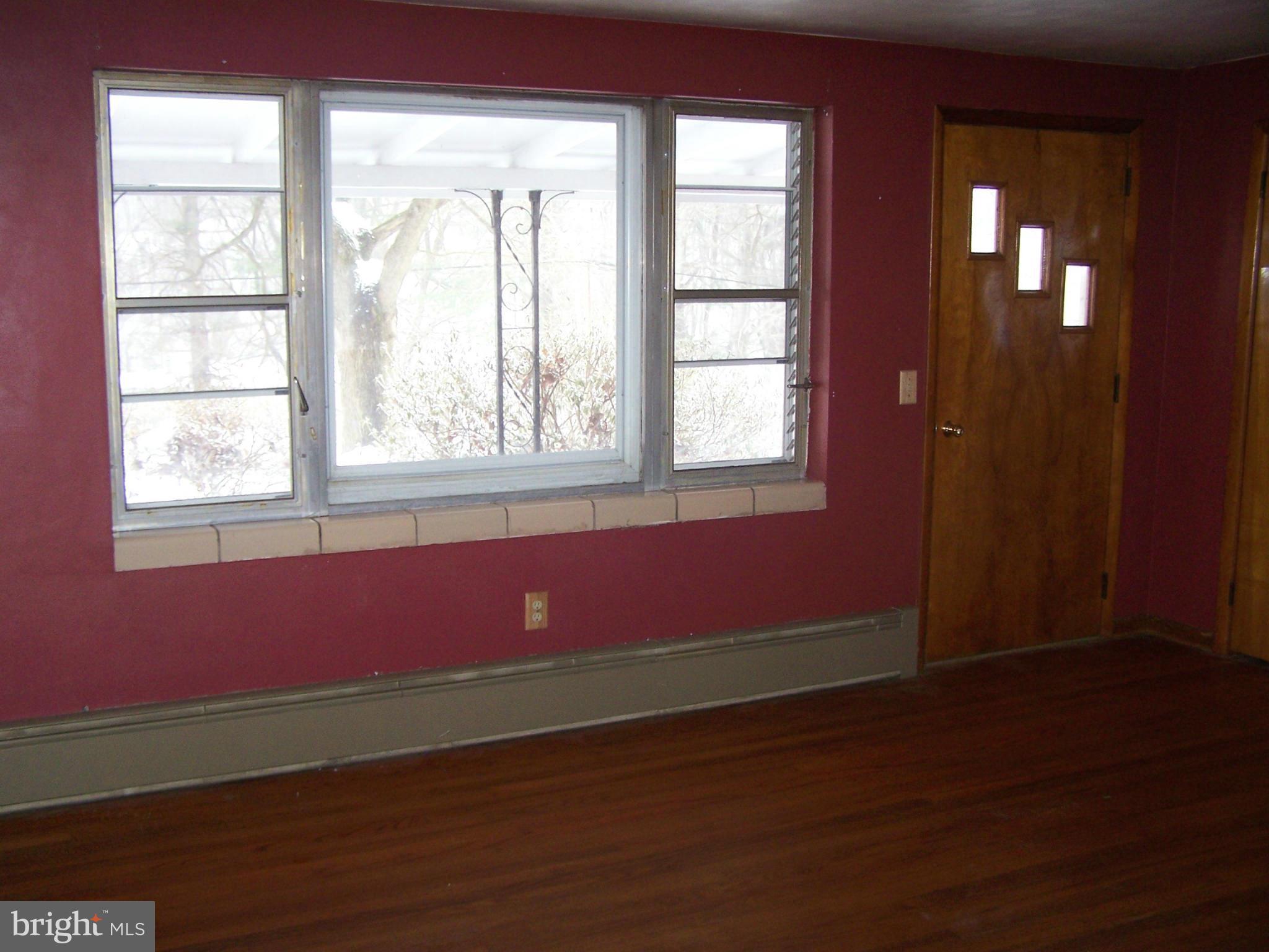 2129 Nicodemus Road Westminster, MD 21157 - Photo 2 of 14 Living Room