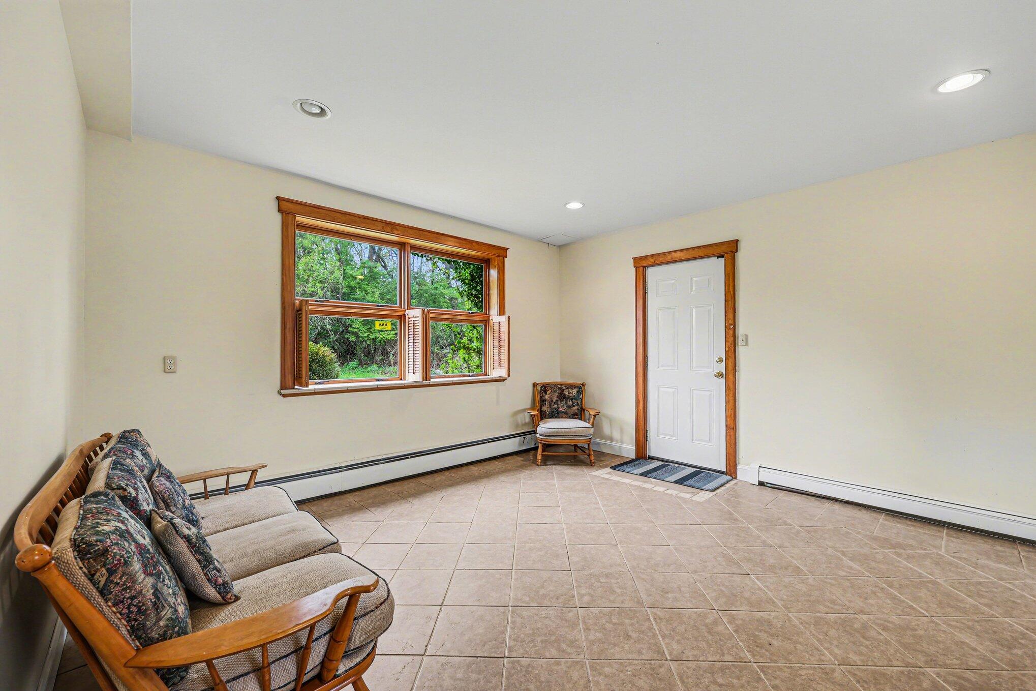 6595 Napier Road Plymouth, MI 48170 - Photo 14 of 35 014_file_1150