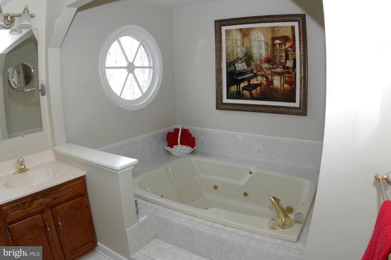 508 Post Oak Road Annapolis, MD 21401 - Photo 20 of 30 Master Bath