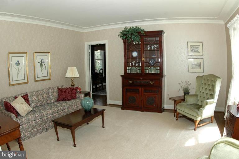 508 Post Oak Road Annapolis, MD 21401 - Photo 5 of 30 Living Room