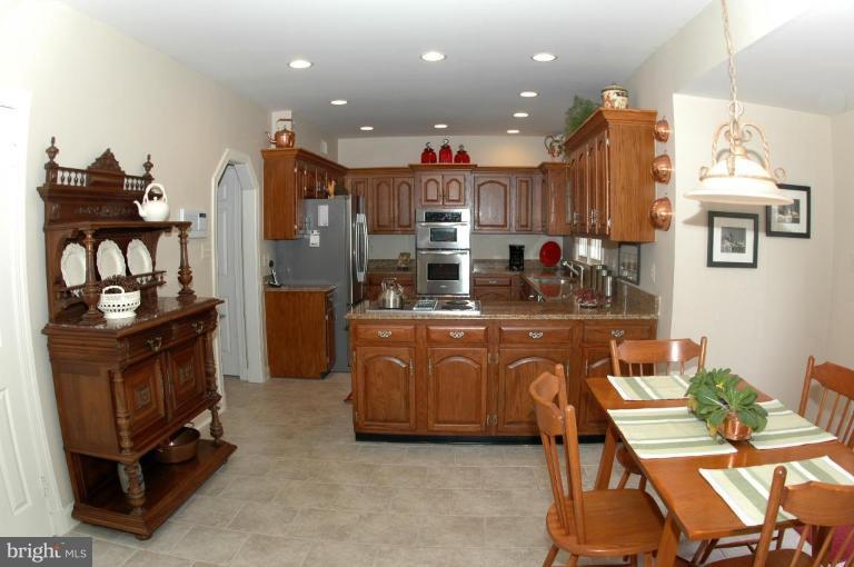 508 Post Oak Road Annapolis, MD 21401 - Photo 10 of 30 Kitchen/Dining Room
