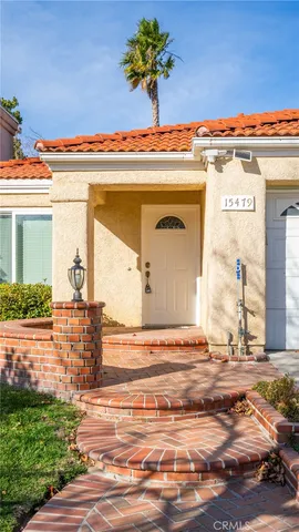a view of a garage door