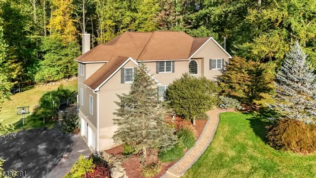 $815,000 | 14 Sabine Lane, Franklin, NJ 07416