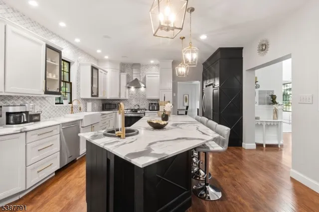 $815,000 | 14 Sabine Lane, Franklin, NJ 07416