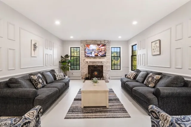 $815,000 | 14 Sabine Lane, Franklin, NJ 07416