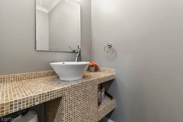 $815,000 | 14 Sabine Lane, Franklin, NJ 07416