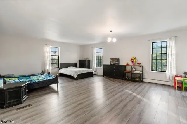 $815,000 | 14 Sabine Lane, Franklin, NJ 07416